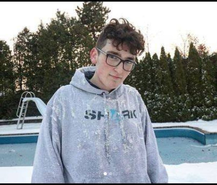 09sharkboy(Andrew Smith) Bio (Wiki) 