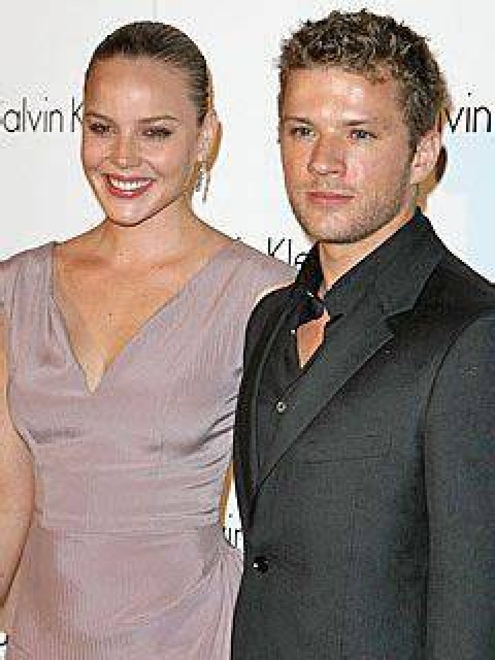 Abbie Cornish on first dating Ryan Phillippe: “a really difficult time”