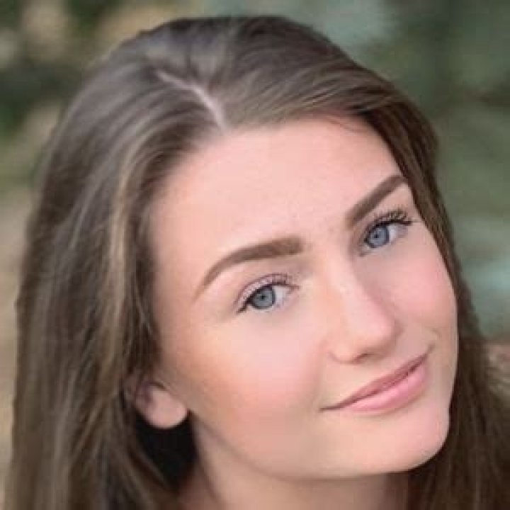 Adele Cash - Age, Family, Bio