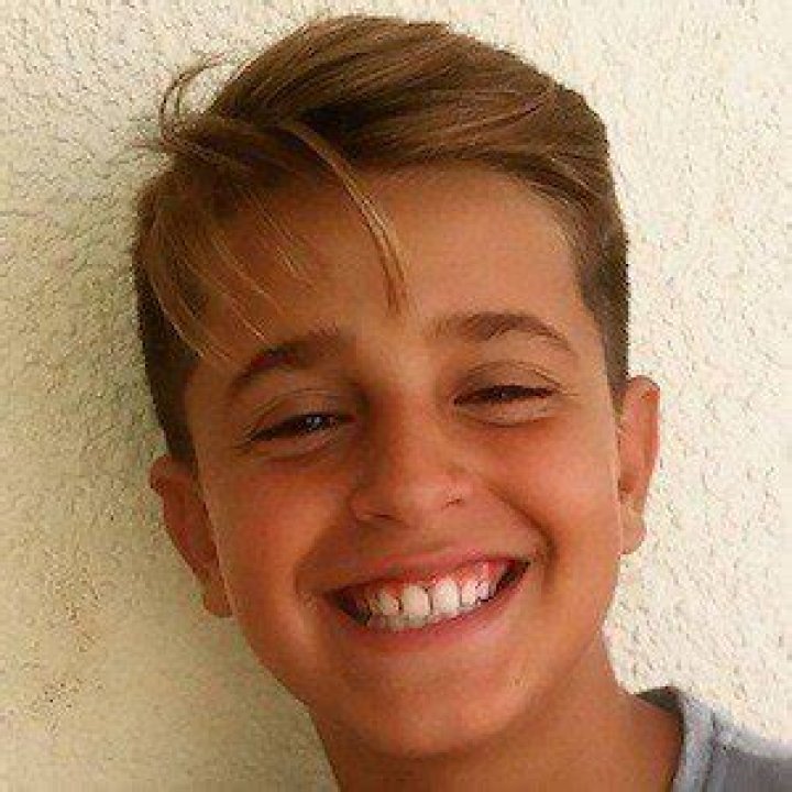 Adexe - Age, Family, Bio