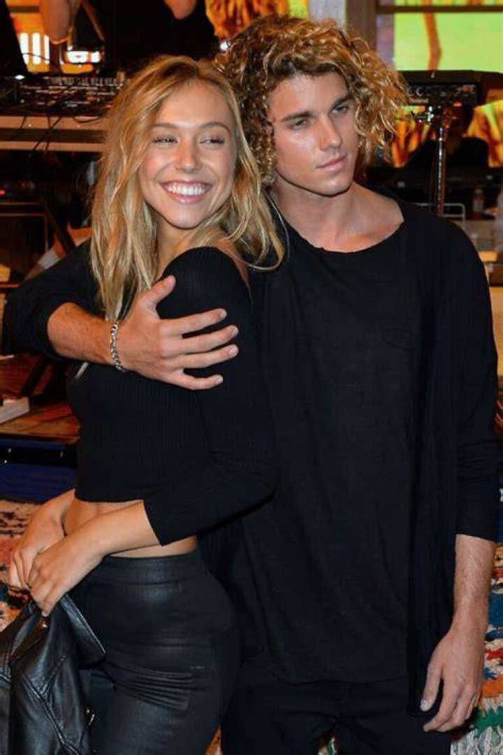 Alexis Ren and he boyfriend