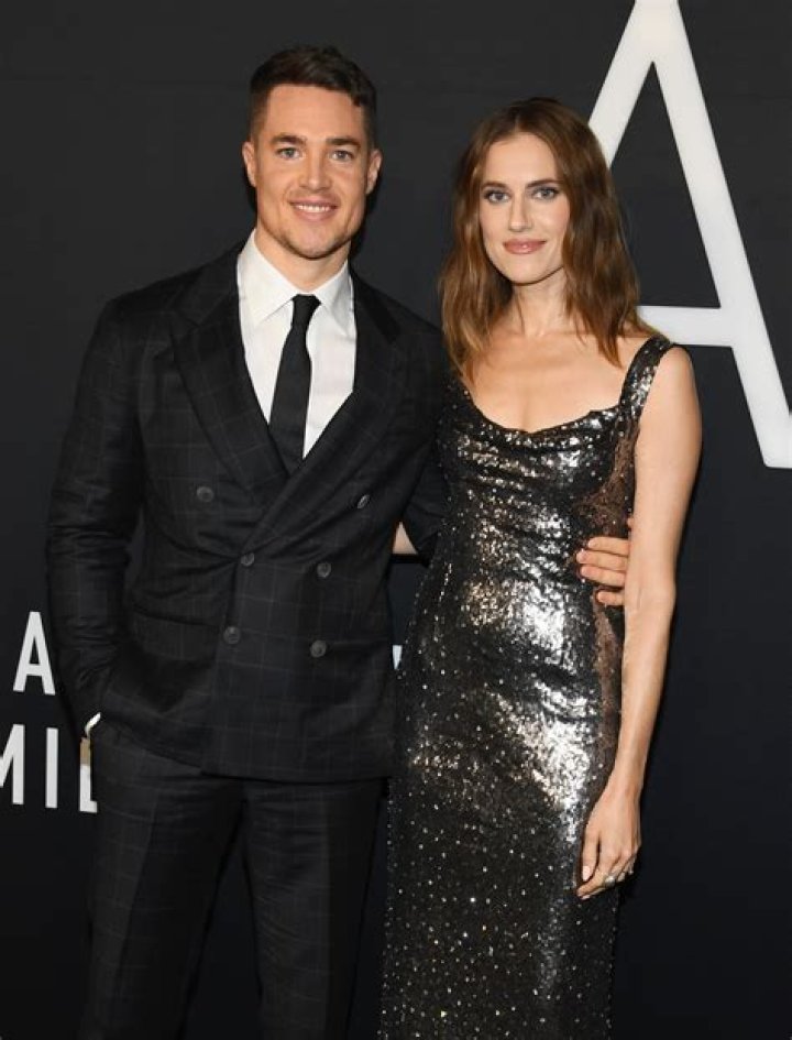 Allison Williams and Alexander Dreymon Walked the Red Carpet Together for the First Time! Allison Williams and Alexander Dreymon Walked the Red Carpet Together for the First Time!