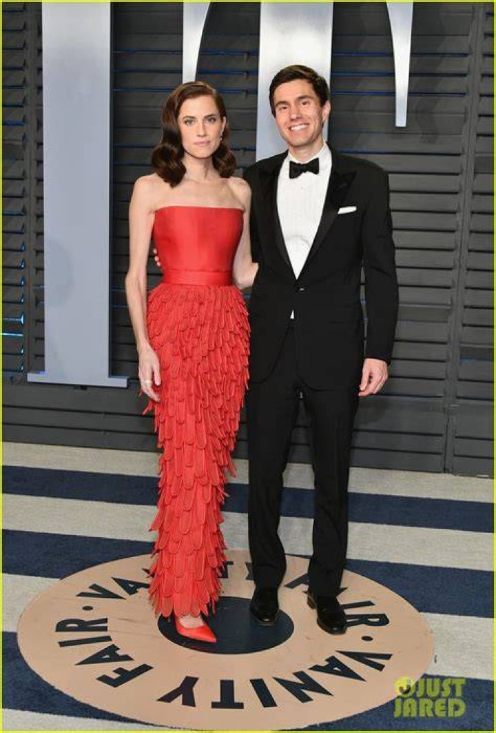 American actress Allison Williams splits from her husband Ricky Van Veen! American actress Allison Williams splits from her husband Ricky Van Veen!