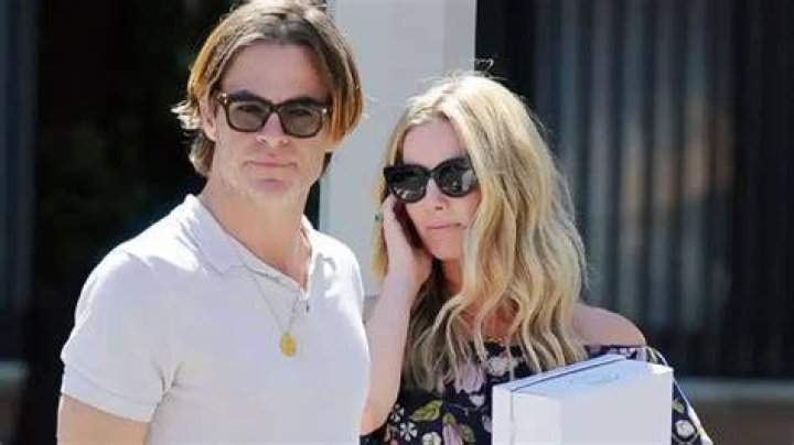 Annabelle Wallis with her former boyfriend, Chris Martin. Is Annabelle Wallis dating or does she has a husband?
