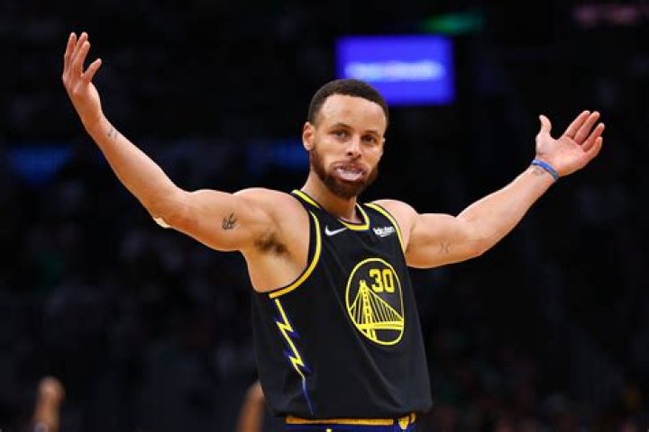 Steph Curry is ready to return to NBA! Know about his married life with wife and children Basketball player Steph Curry