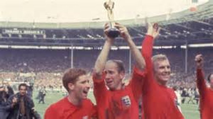 Bobby Charlton photo 3