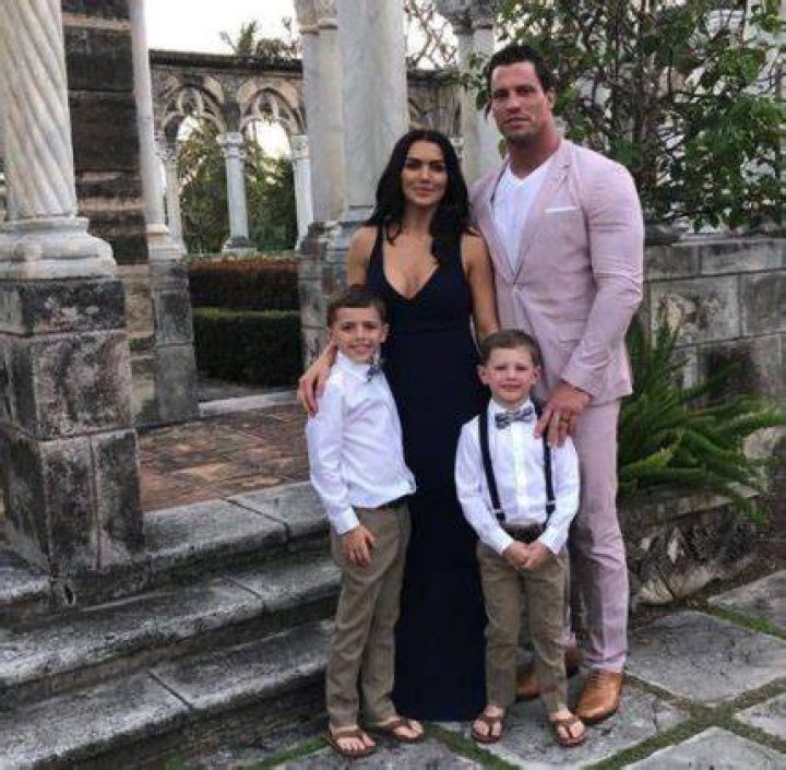 Brian Cushing - Age, Family, Bio