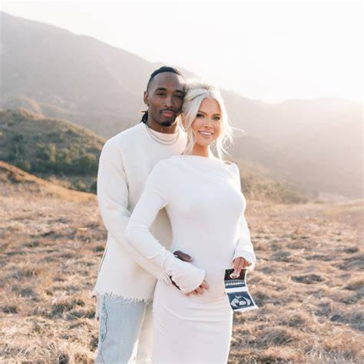 Disclaimer: Don’t watch if you are single! 10 celebrity couples #HotSummer photos Charles Davis and Alyssa Hyde