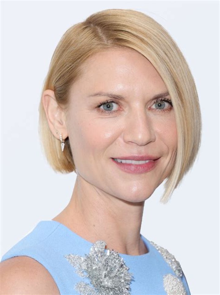 Glowing Mommy! Pregnant Claire Danes Debuts her Growing Baby Bump at the Golden Globes! Claire Danes