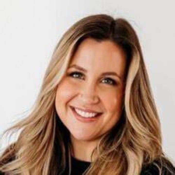 Danielle Pullman - Age, Family, Bio
