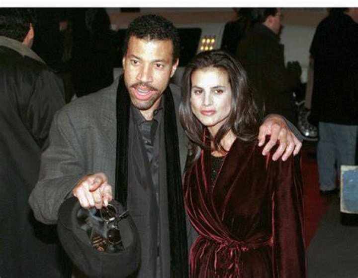 Diane Alexander Bio (Wiki) 