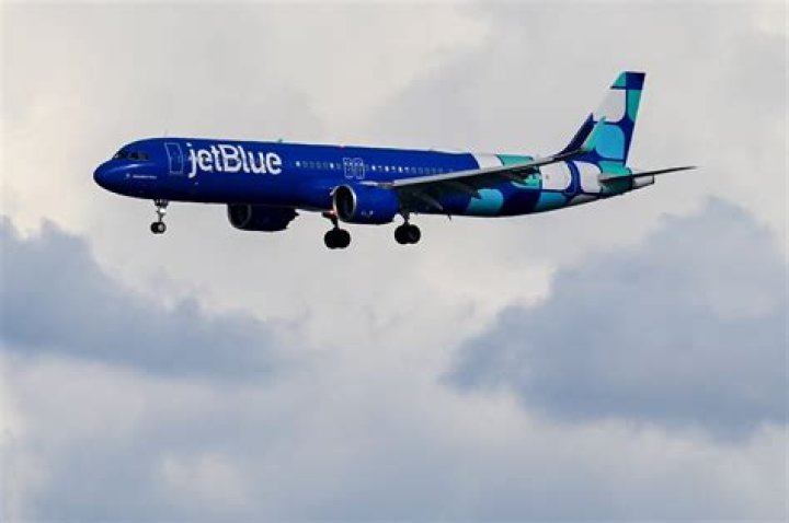 Does JetBlue fly to Canada?