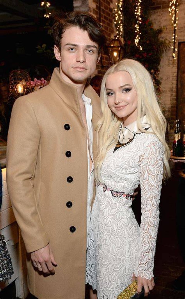 Dove Cameron and Thomas Doherty kissing each other