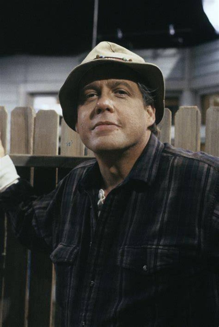 Earl Hindman Earl Hindman