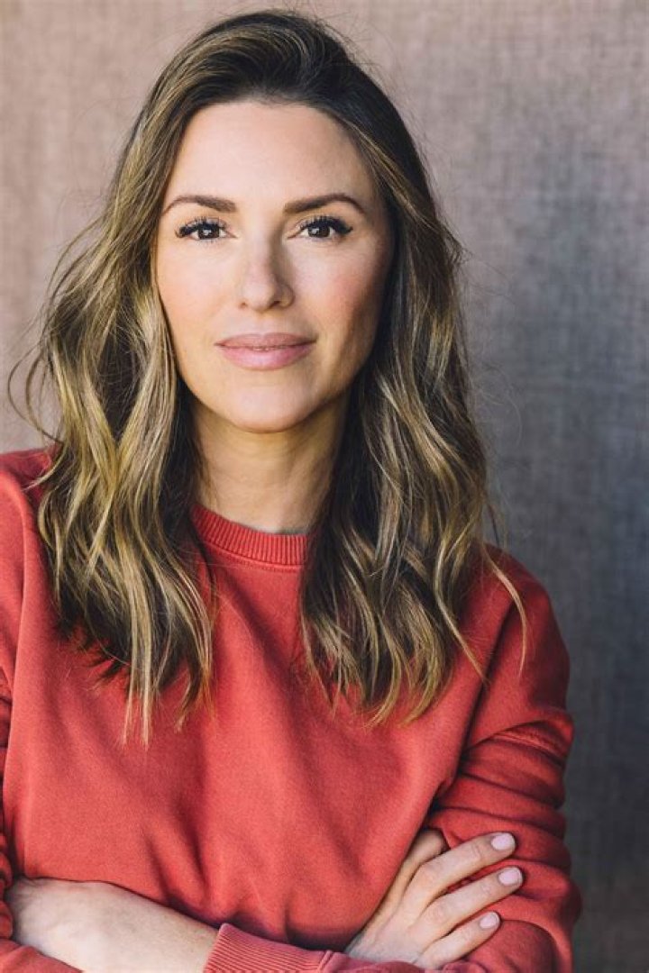 Elizabeth Hendrickson Bio (Wiki) 