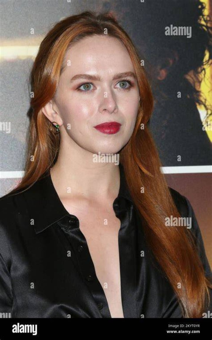 Elizabeth McLaughlin photo 2