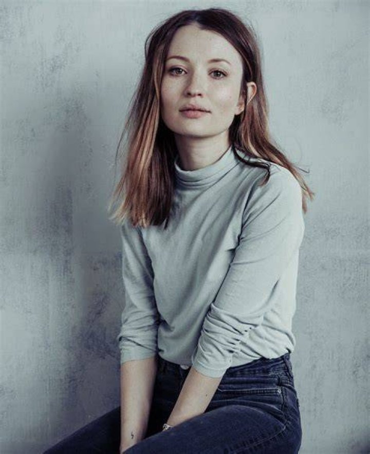 Emily Browning photo 2
