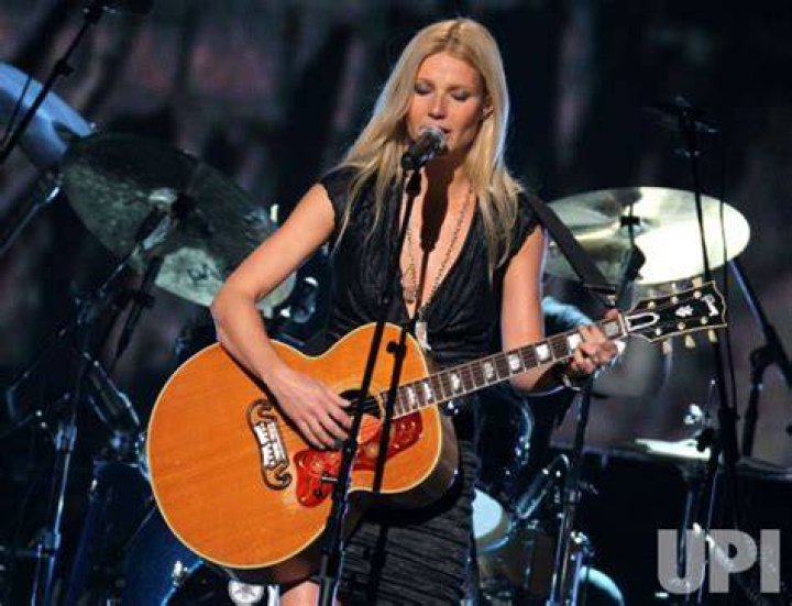 Gwyneth Paltrow performs during the Country Music Awards in Nashville Gwyneth Paltrow performs during the 44th Annual Country Music Awards in Nashville, Tennessee on November 10, 2010. UPI/Terry Wyatt Photo via Newscom