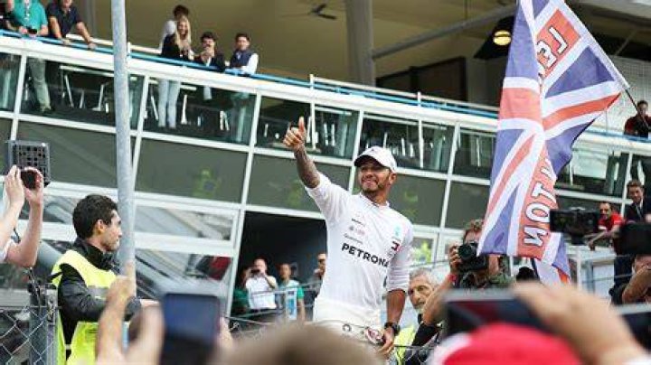 Hamilton Waving To Fans