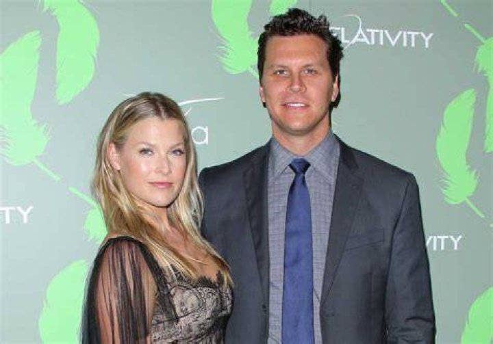 Hayes MacArthur Bio (Wiki) 