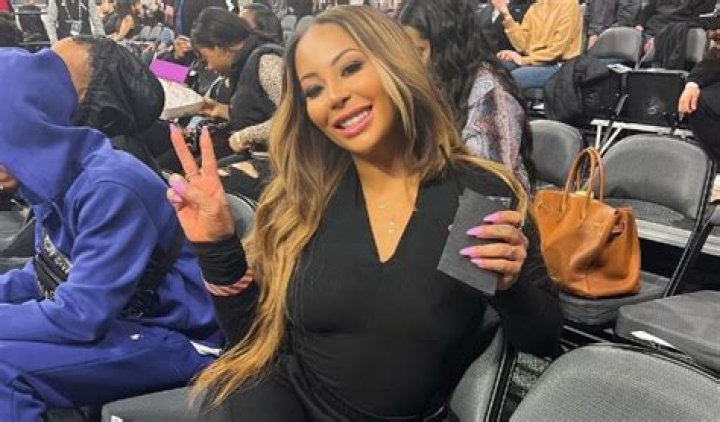 Hazel-E Bio (Wiki) 