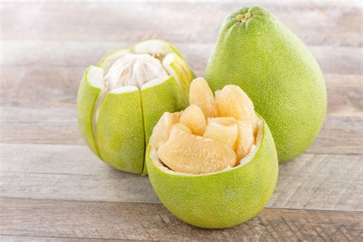 How do you know when to pick pomelo?