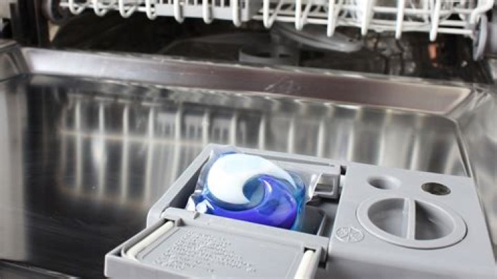 How does the soap door open in a dishwasher?