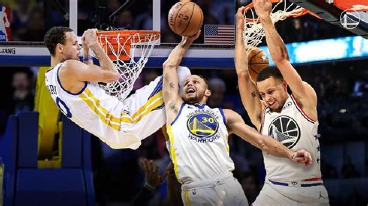 How many times has Stephen Curry dunked?
