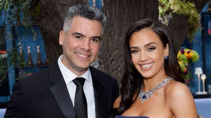 Is Jessica Alba engaged? (update: confirmed)