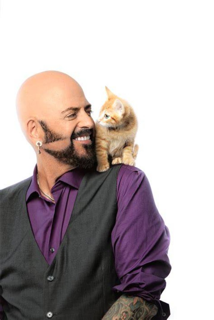 Jackson Galaxy's net worth is over $1 million.