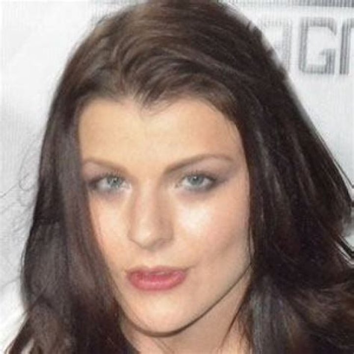 Janelle Ginestra Bio (Wiki) 
