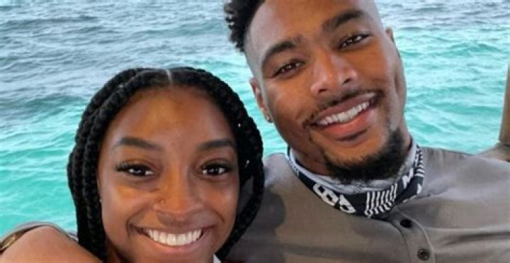 Jonathan Owens supports his girlfriend Simone Biles amid her withdraw from Olympics! Jonathan Owens supports his girlfriend Simone Biles amid her withdraw from Olympics!