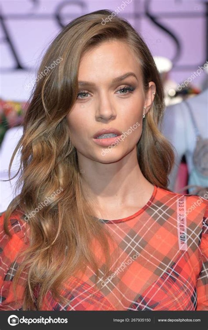 Josephine Skriver photo