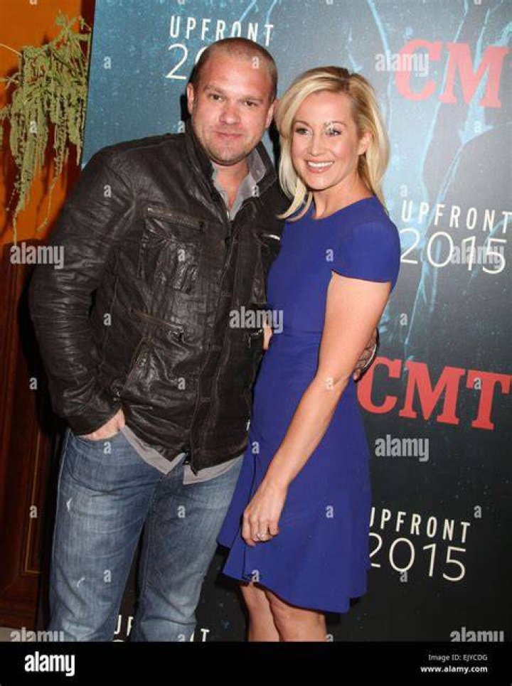 Kellie Pickler and her husband, Kyle Jacobs, looked happy in a frame.
