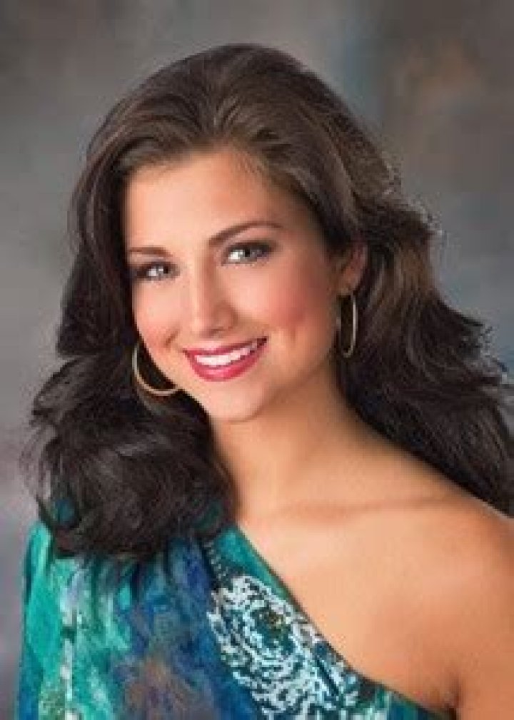 Laura Kaeppeler Bio (Wiki) 