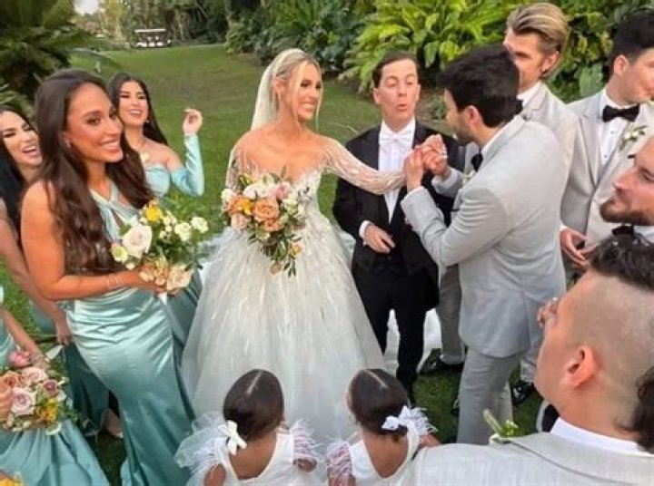 Disclaimer: Don’t watch if you are single! 10 celebrity couples #HotSummer photos Lele Pons and Guaynaa