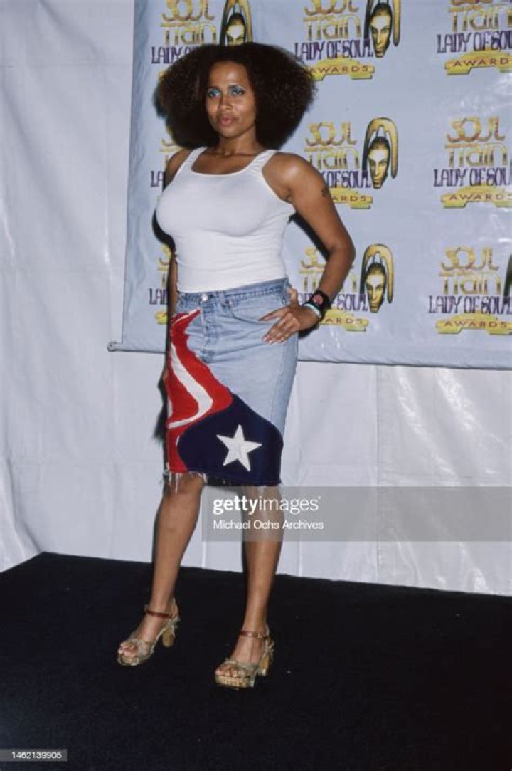 Lisa Nicole Carson photo 2
