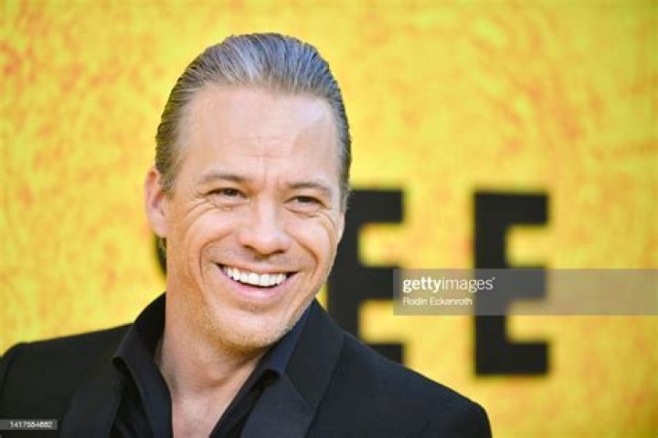 Michael Raymond-James photo 3