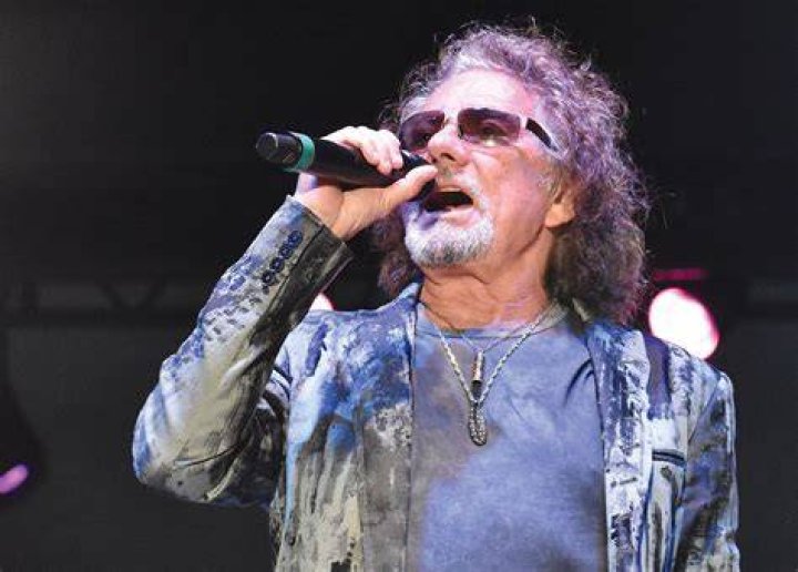 Mickey Thomas photo 2