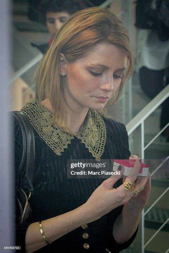 Mischa Barton moves to Paris