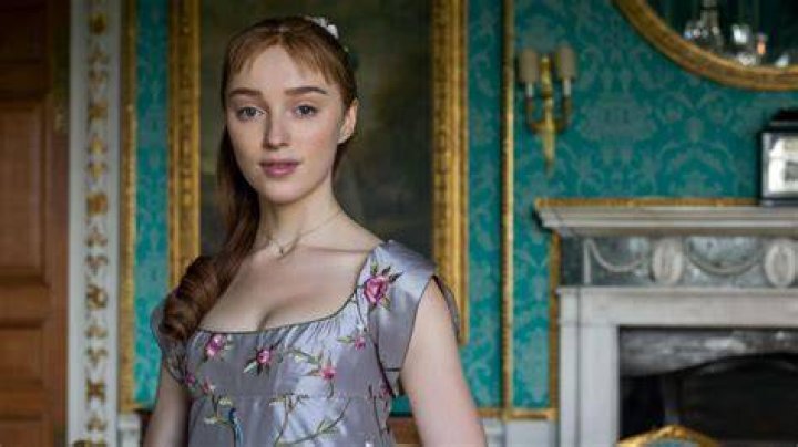 Phoebe Dynevor photo 3