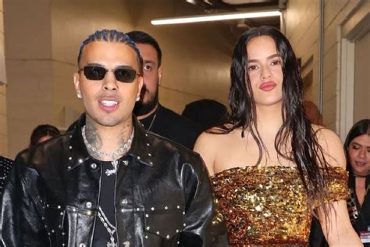 Rauw Alejandro confirmed his breakup with Rosalia denying the cheating allegation Rauw Alejandro confirmed his breakup with Rosalia denying the cheating allegation