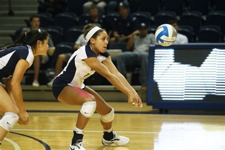 Riddlesprigger playing volleyball for the Rice University'