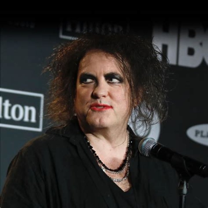 Robert Smith - Age, Family, Bio