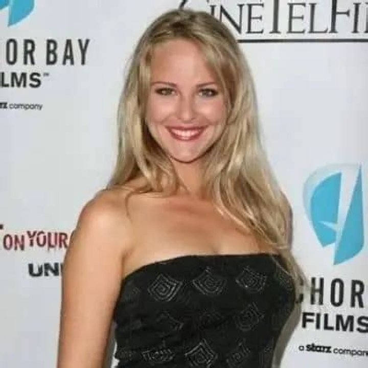 Selena Fara Bio (Wiki) 
