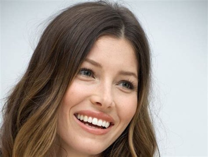 What Is Wrong With Jessica Biel Teeth? Does She Use Braces?